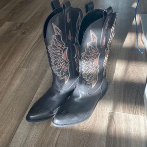 Black Cowboy boot!
